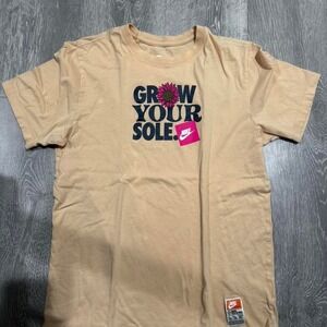 Tan and black Nike tee